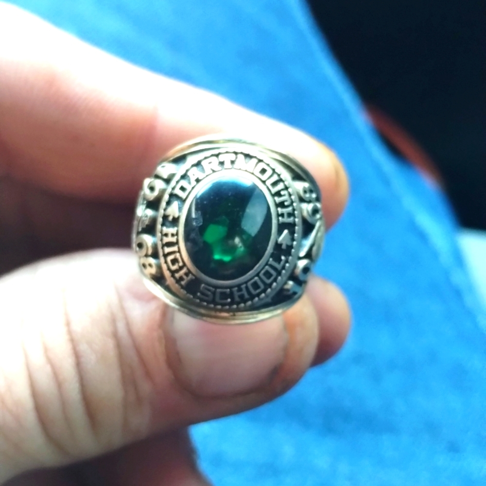 10k gold mans ring. Dartmouth class ring 1968